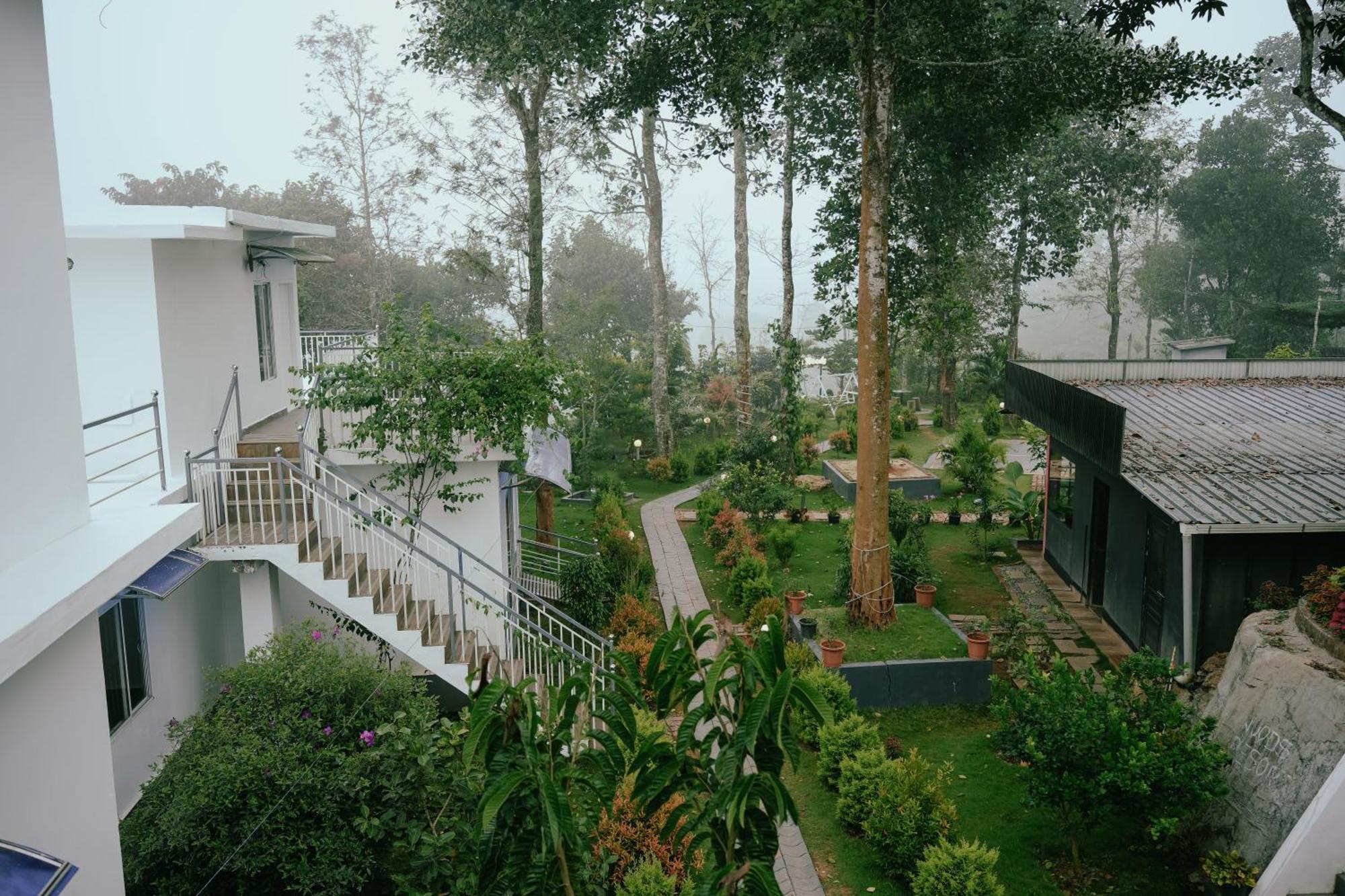 Haze Woods Resort Vaduvanchal Exterior foto