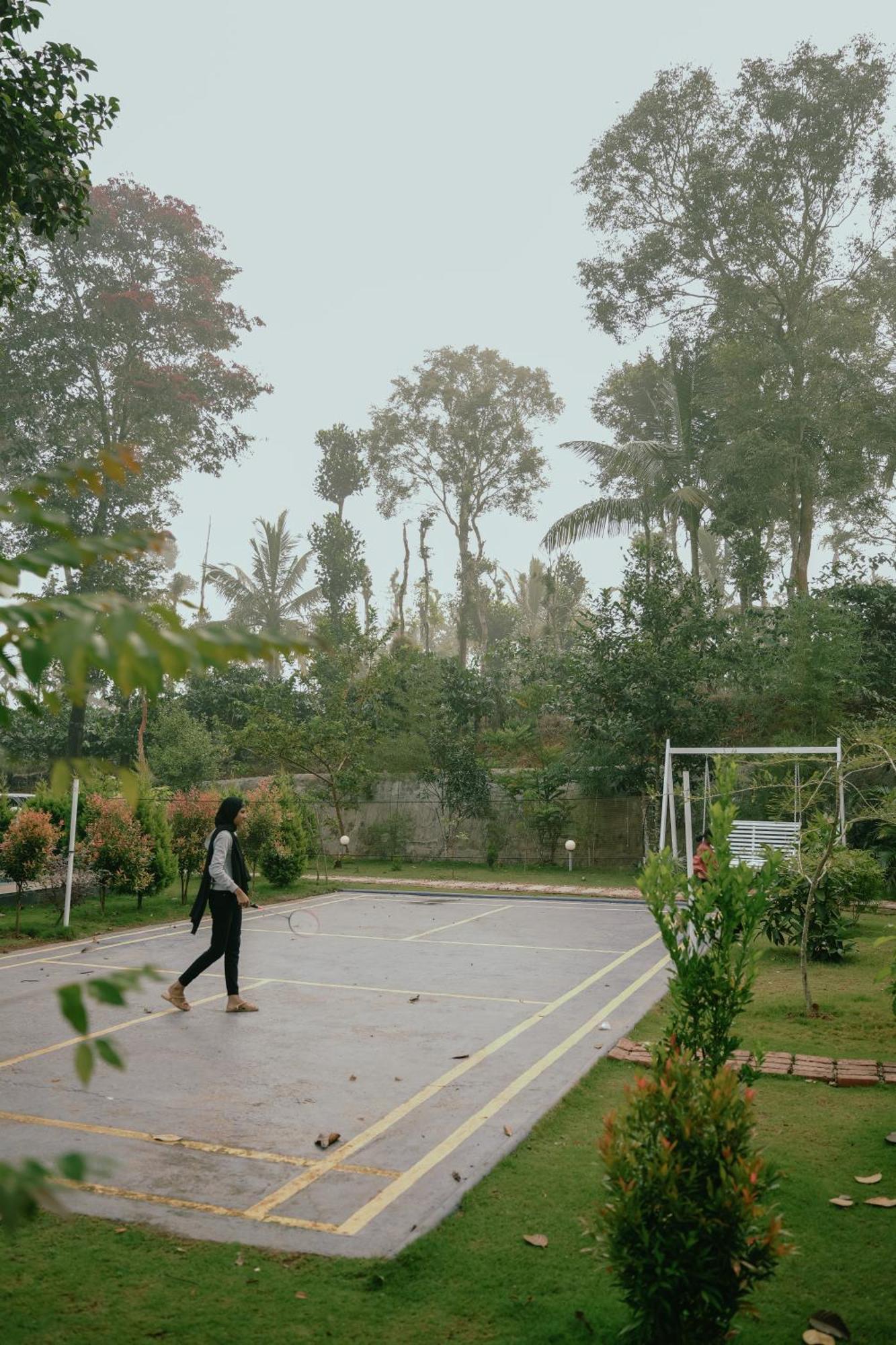 Haze Woods Resort Vaduvanchal Exterior foto